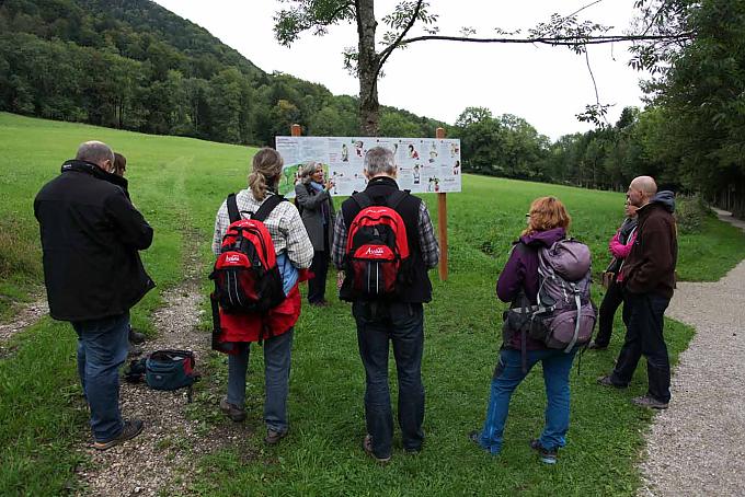 Wanderer auf dem Entschleunigungsweg Wanderer auf dem Entschleunigungsweg
