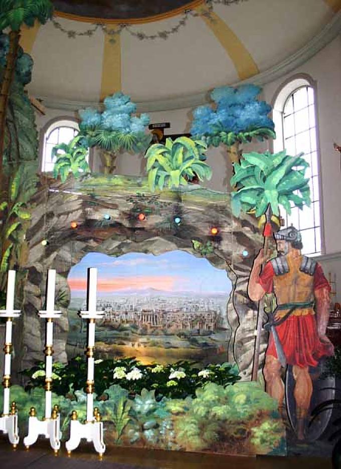 Rechts der Blick auf Jerusalem mit dem Wächter - die Szene mit dem Wächter wird Karfreitag bunt beleuchtet. Rechts der Blick auf Jerusalem mit dem Wächter - die Szene mit dem Wächter wird Karfreitag bunt beleuchtet.