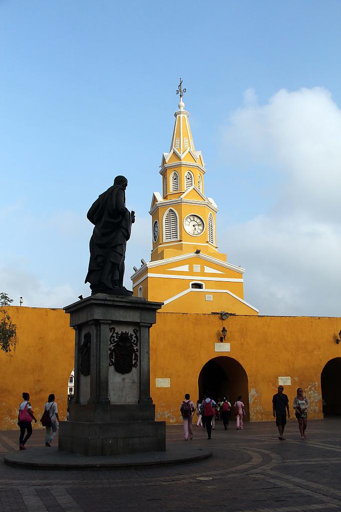 Plaza de los Coches mit dem Uhrturm, einer Art Wahrzeichen der Stadt Cartagena