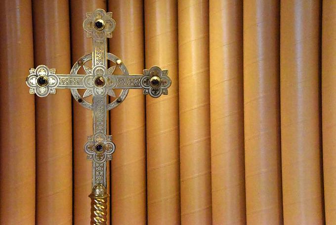 Historisches Kreuz aus der ehemaligen Kathedrale in der Werktagskapelle.