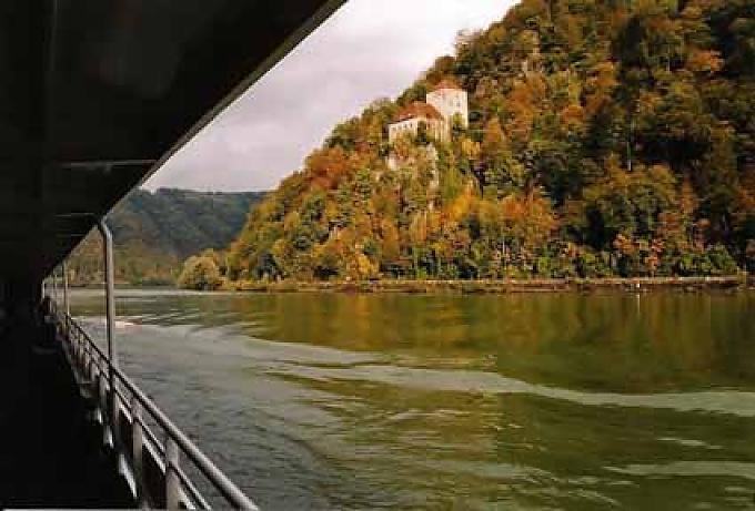 Die Raubritterburg Krempelstein - eines von vielen imposanten Bauwerken an der Donau
