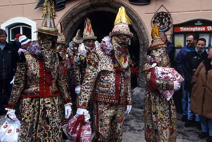 Von Flinserln und Trommelweibern Von Flinserln und Trommelweibern