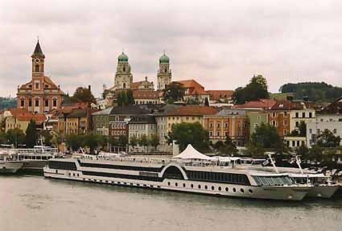 Die Drei-Flüsse-Stadt Passau ist Anfang und Ende fast aller Kreuzfahrten auf der Donau Die Raubritterburg Krempelstein - eines von vielen imposanten Bauwerken an der Donau