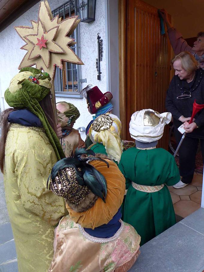 Sternsinger in Rauenthal. Perchten in den Alpen.