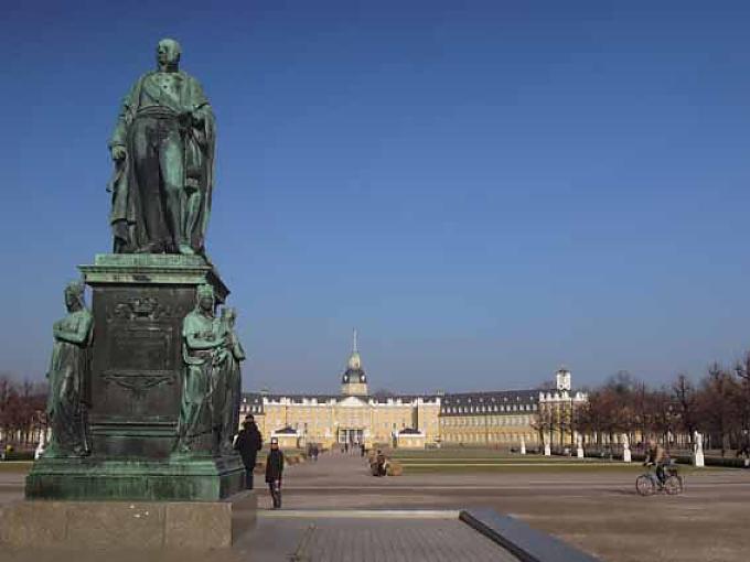 „Raus mit dem Lump! „Raus mit dem Lump!