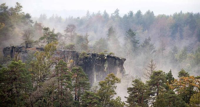 Felsentor und Nebelmeer