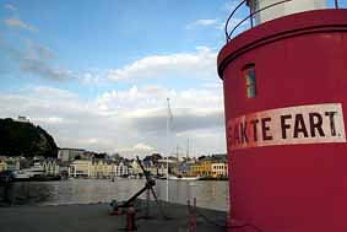 Leuchtturm als Hotelzimmer. Alesund.Geschäft mit Jugendstildekor