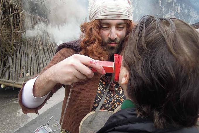 Stempeln mit roter Farbe Stempeln mit roter Farbe