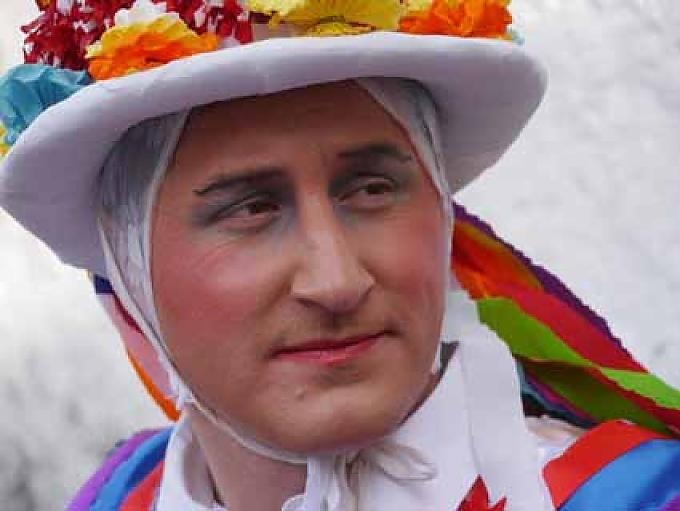 Mit dem Pflug durchs Dorf Mit dem Pflug durchs Dorf