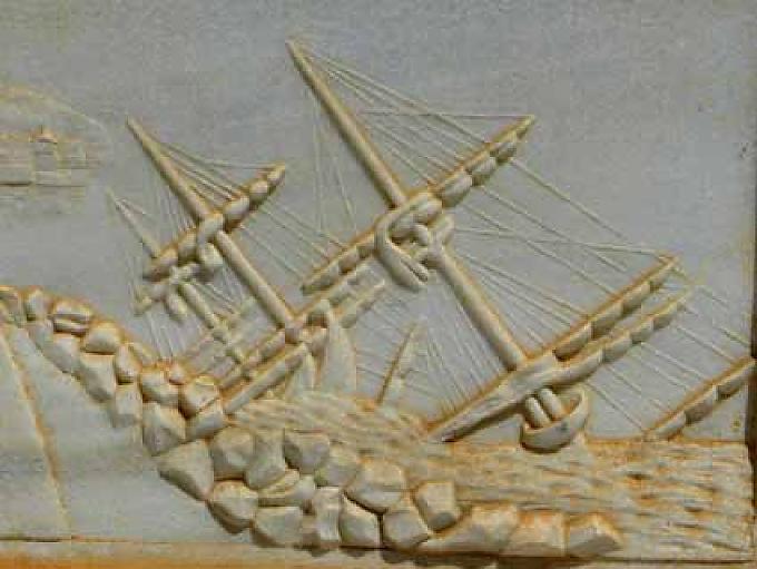 Grab mit einer Darstellung des Untergangs der Gneisenau Grab mit einer Darstellung des Untergangs der Gneisenau