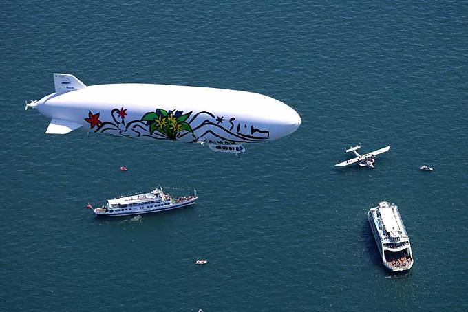 Zeppelin über Fähre Zeppelin über Fähre