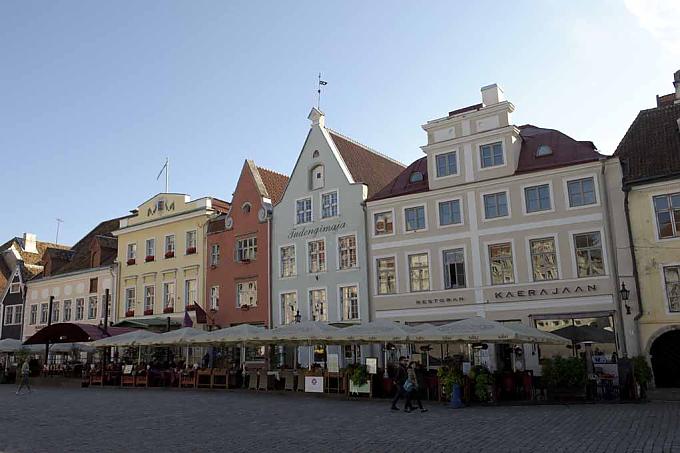 Marktplatz in Tallinn Drachen am Strand auf Pärnu