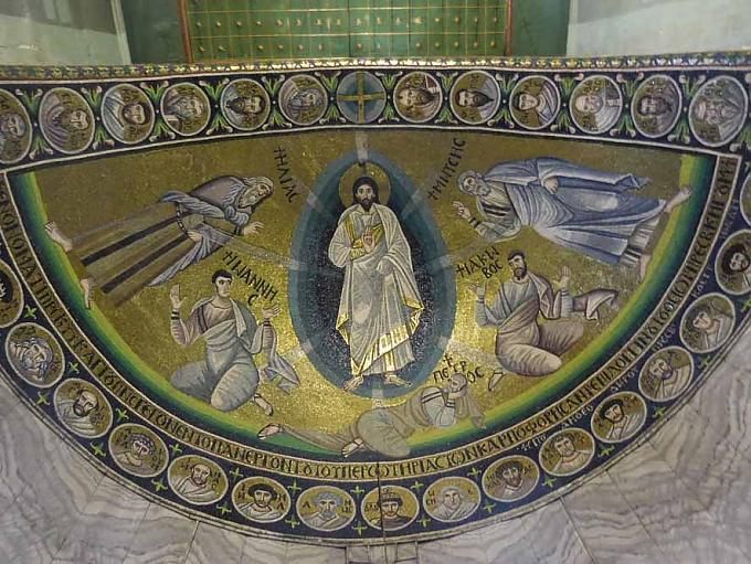 Apsismosaik in der Basilika der Verklärung Christi aus dem 6. Jahrhundert Ramadan El-Gebelieh, Fremdenführer mit einem Touristen