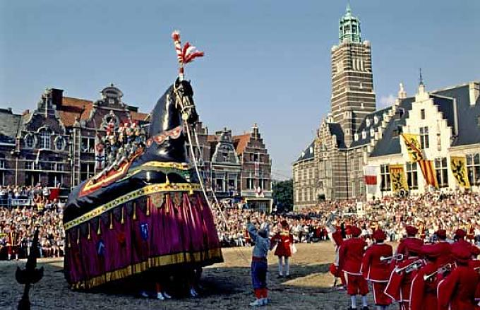 Sagenhaft: Die vier auf dem Riesenross  Sagenhaft: Die vier auf dem Riesenross