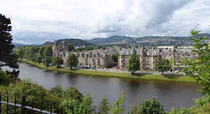 Das River House Restaurant von Alfie Little liegt am Fluss Ness in Inverness Das River House Restaurant von Alfie Little liegt am Fluss Ness in Inverness