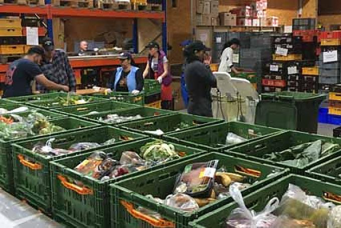 Zu Erntedank mit dem Bollerwagen durchs Dorf Zu Erntedank mit dem Bollerwagen durchs Dorf