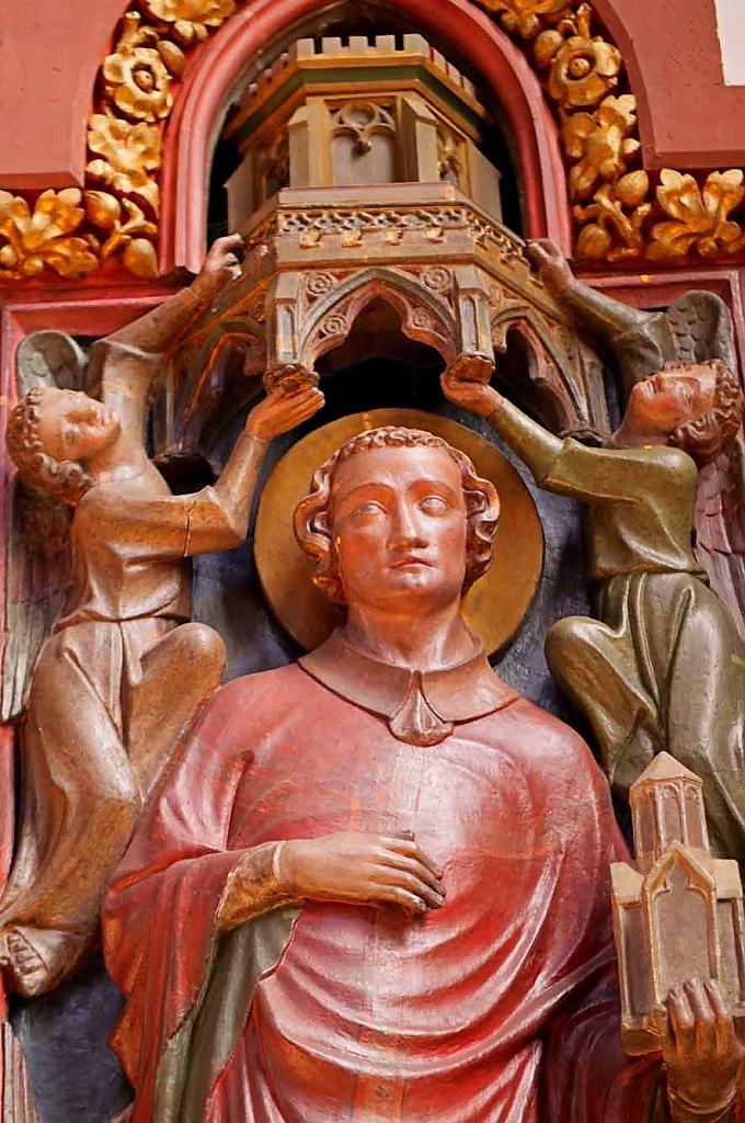 Deckplatte des Grabmals, um 1340, katholische Kirche in St. Goar. Kanzel mit Darstellung des Heiligen Goar in der katholischen Kirche in St. Goar.