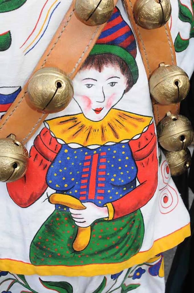 Weißnarr-Malerei mit Narrenwurst Weißnarr-Malerei mit Narrenwurst