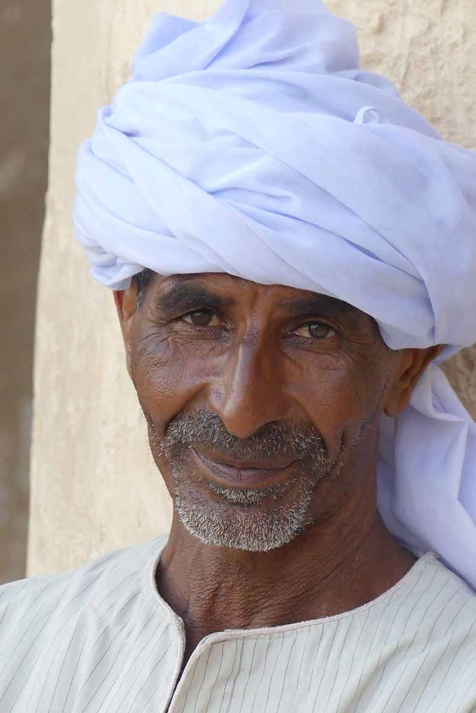 Tempelwächter am Hatschepsut-Tempel Abendliche Tempelkulisse in Luxor