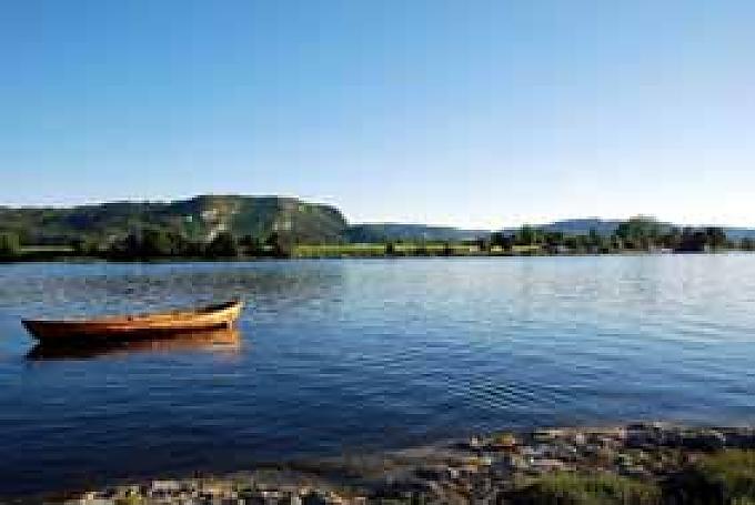 Der Fluss Gaula bei Oysand, den Pilger schon immer per Boot überqueren mussten. Der Fluss Gaula bei Oysand, den Pilger schon immer per Boot überqueren mussten.