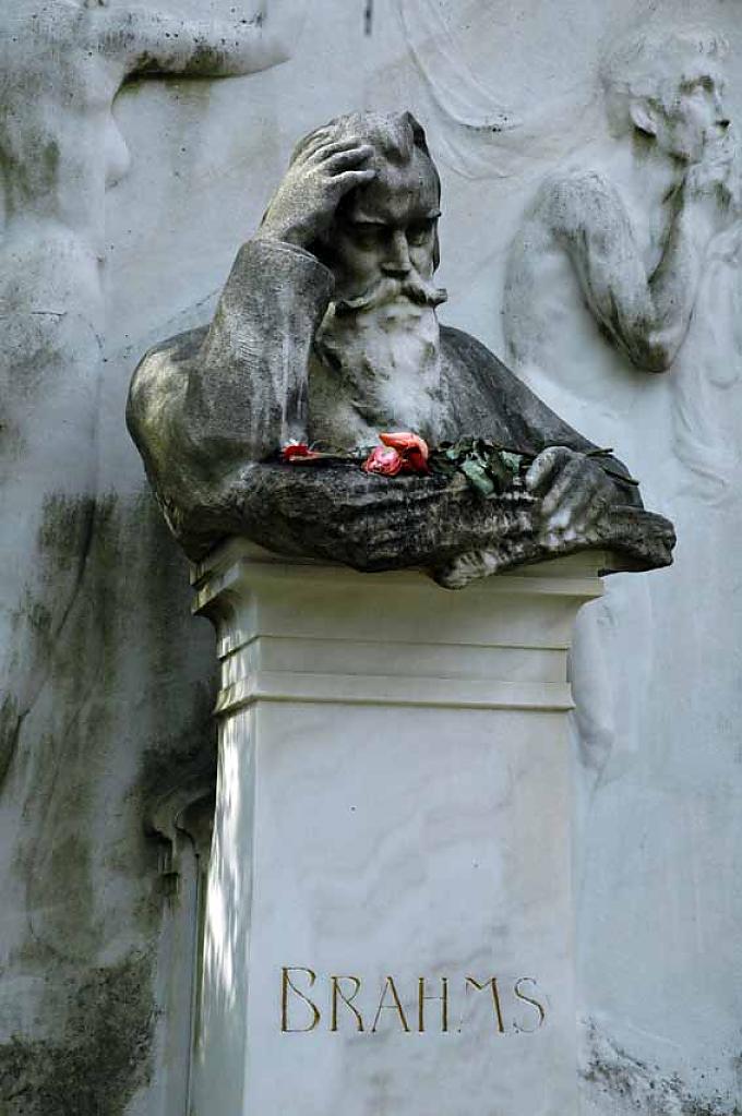 Grab von Brahms Trauernde Schönheit