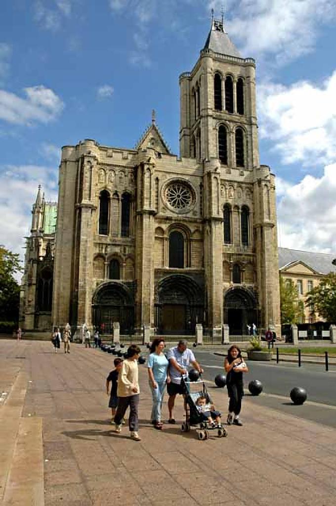 Außenansicht Figuren am Valois Portal