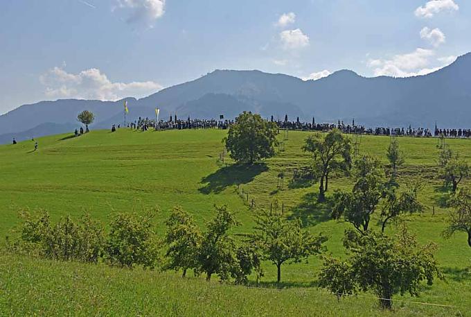 Gottesdienst auf eine Anhöhe oberhalb des Badwirtes Gottesdienst auf eine Anhöhe oberhalb des Badwirtes