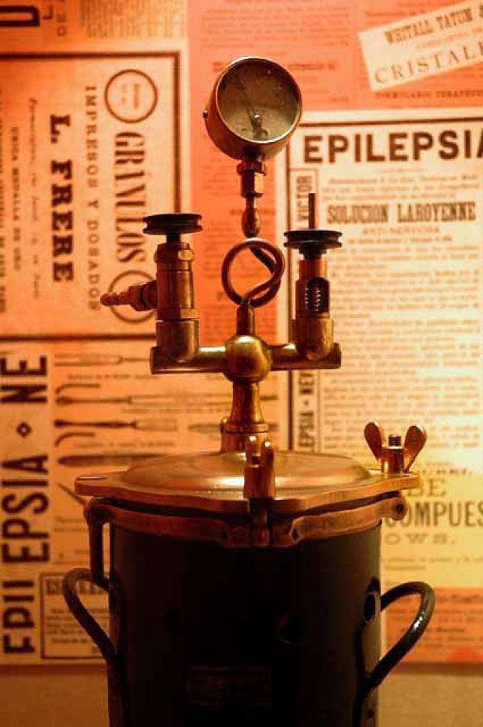 Autoclave, Frankreich 20. Jahrhundert. Autoclave, Frankreich 20. Jahrhundert.