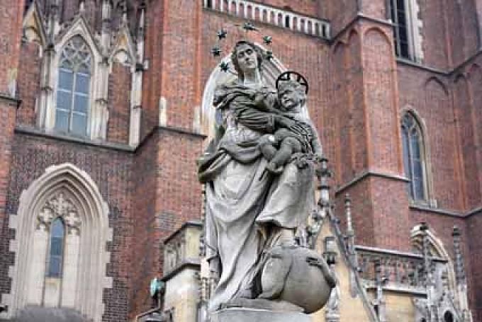 Über die Brücke der Verliebten ins Herz der Stadt Über die Brücke der Verliebten ins Herz der Stadt