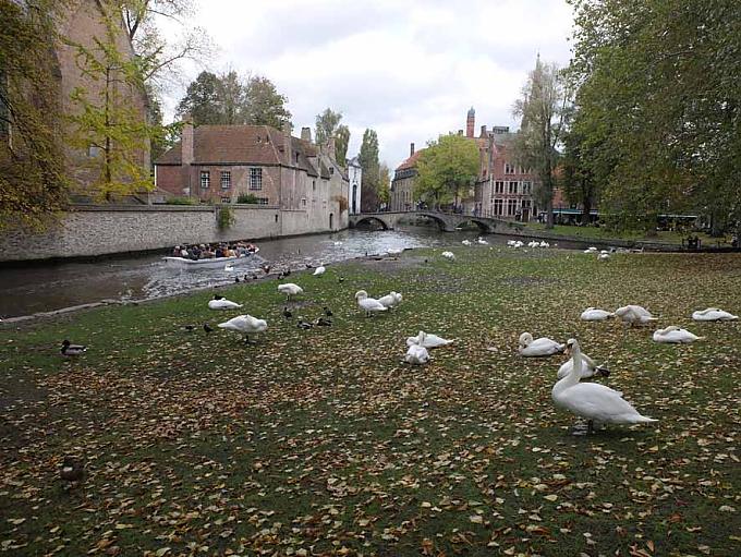 Minnewater, dereinst eine Anlegestelle auf der Wasserstraße zwischen Brügge und Gent Grote Markt