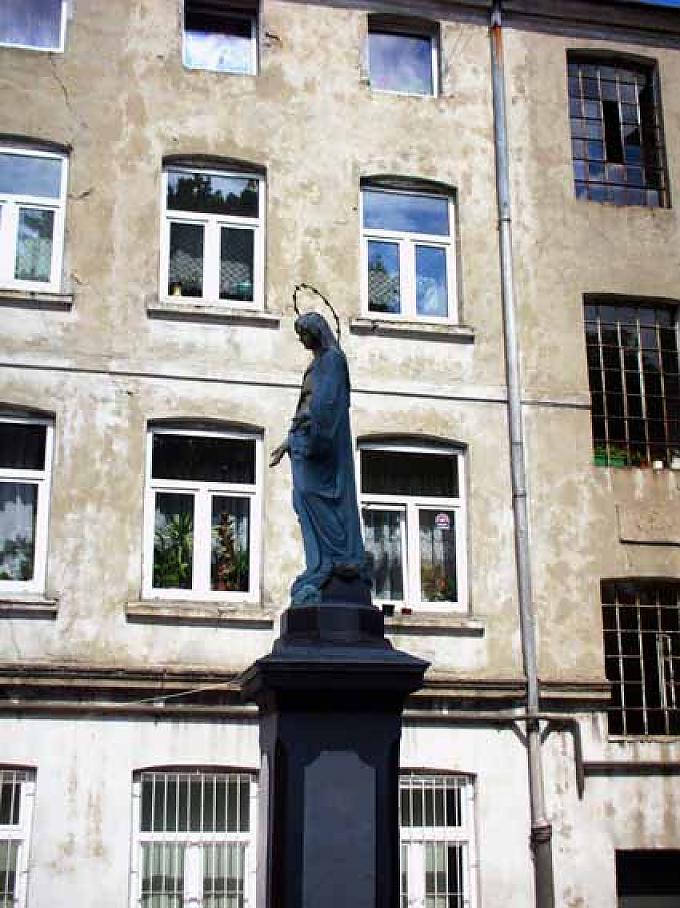 Marienfigur vor der "Mariawici" Kirche Marienfigur vor der "Mariawici" Kirche