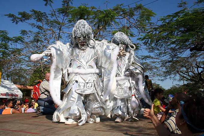 Nichts für Pappnasen Nichts für Pappnasen