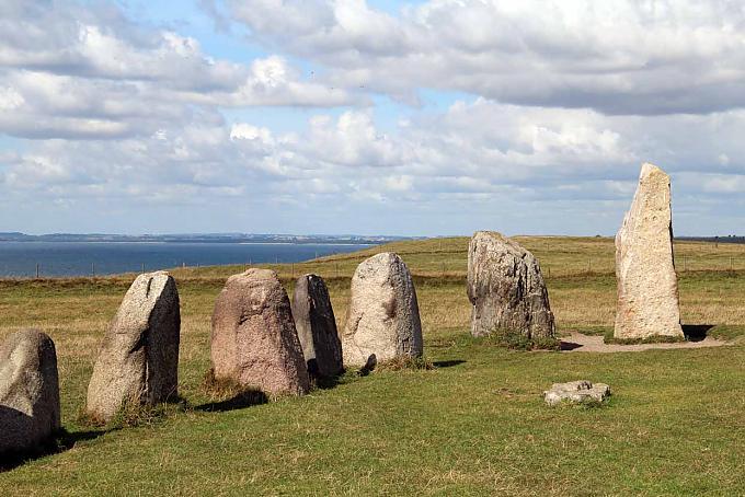Begräbnisstätte oder Sonnenkalender Begräbnisstätte oder Sonnenkalender