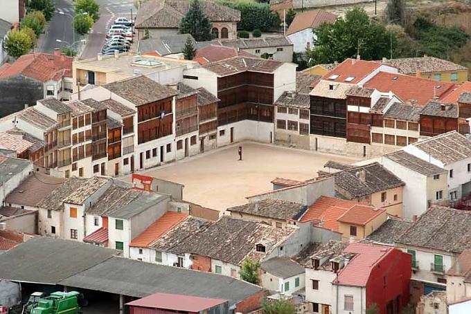 Blick von der Burg Peñafiel auf die Plaza del Coso Blick von der Burg Peñafiel auf die Plaza del Coso
