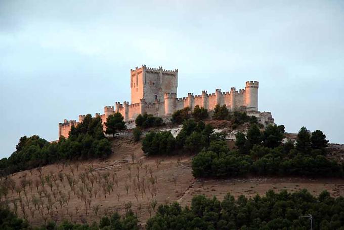 Die Burg in Peñafiel Blick von der Burg Peñafiel auf die Plaza del Coso