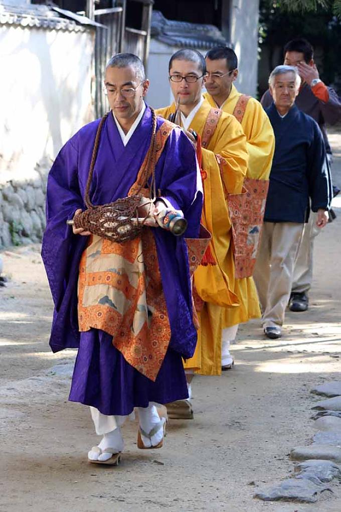 Buddhistische Mönche im Ishite-je Tempel Buddhistische Mönche im Ishite-je Tempel