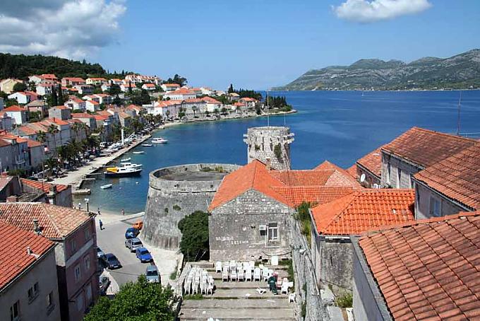 Drei Heilige, ein Weltreisender und ein Gläschen Grk Drei Heilige, ein Weltreisender und ein Gläschen Grk