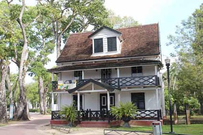 Altstadt von Paramaribo Zaid Halmahomet (r.) und Shiraz Abdul