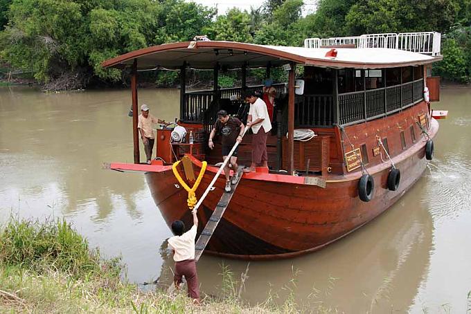 Malende Elefanten und Puffreis mit Kokoszucker Malende Elefanten und Puffreis mit Kokoszucker