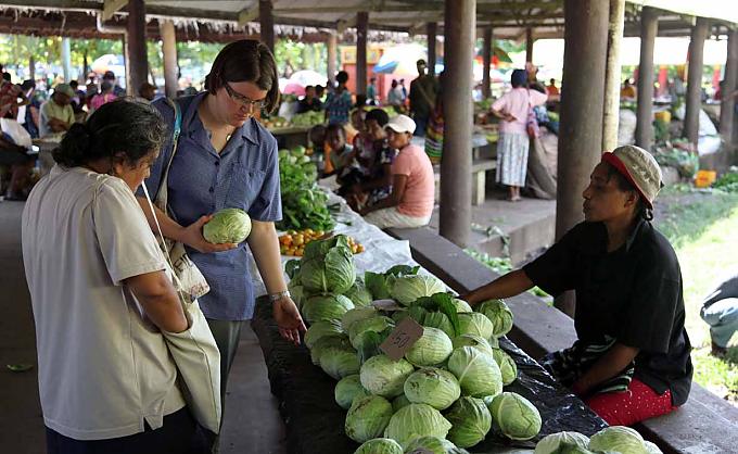 Maria Müller auf dem Gemüsemarkt Maria Müller auf dem Gemüsemarkt