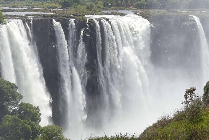 Victoriafälle des Sambesi / von Simbabwe aus Buschmann-Frauen in der Makgadikgadi-Pfanne