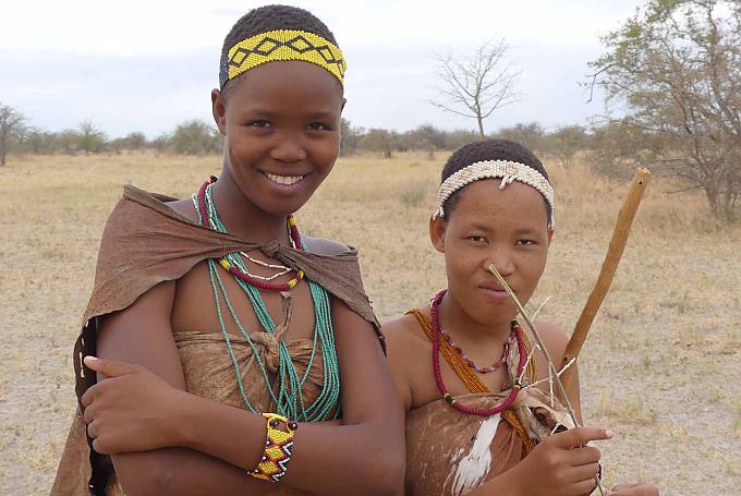 Buschmann-Frauen in der Makgadikgadi-Pfanne Buschmann-Frauen in der Makgadikgadi-Pfanne