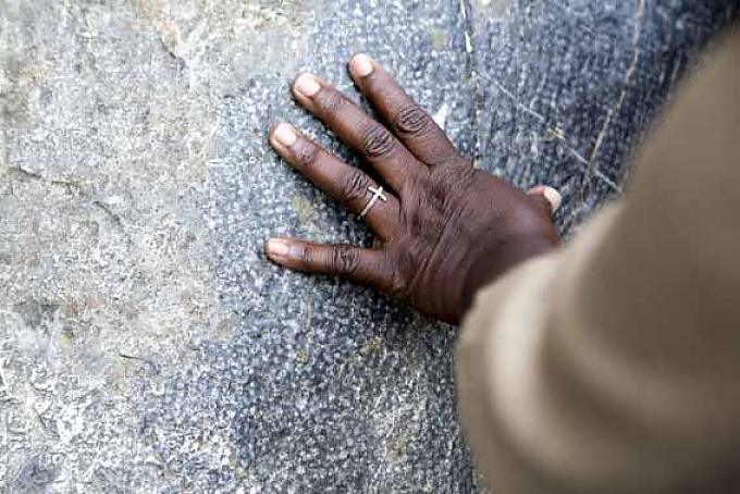 Glauben, beten, Wasser trinken Glauben, beten, Wasser trinken