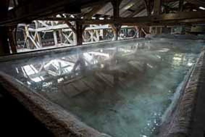 In den Siedepfannen wird die Sole auf 60 -80 Grad erhitzt. In den Siedepfannen wird die Sole auf 60 -80 Grad erhitzt.