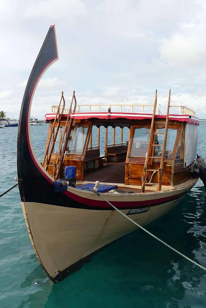 Traditionelles Holzboot der Malediven Traditionelles Holzboot der Malediven
