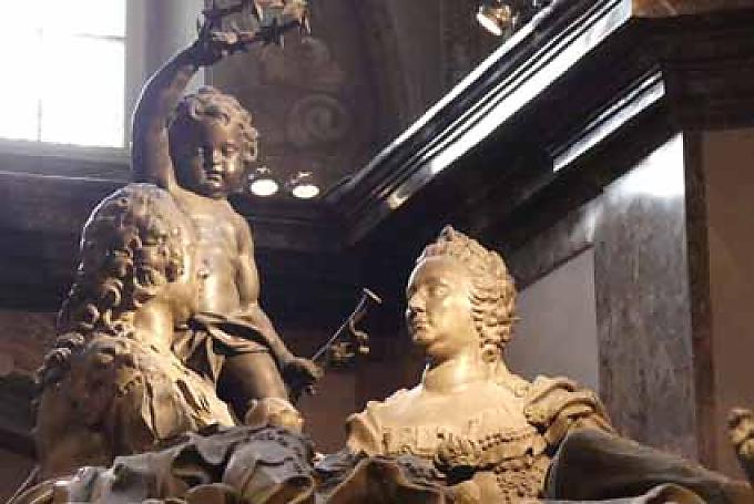 Grabskulptur in der Kapuzinergruft Grabskulptur in der Kapuzinergruft