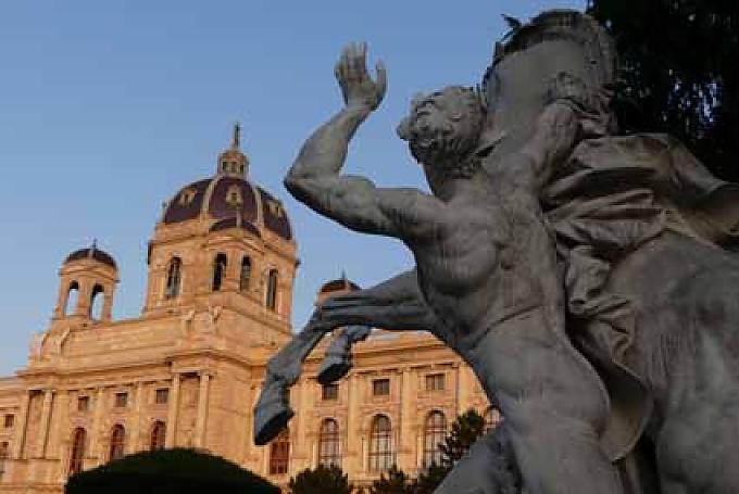 Reiterskulptur am Kunsthistorischen Museum Grabskulptur in der Kapuzinergruft