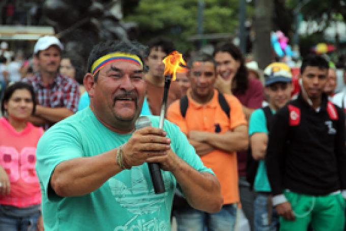 Feuerschlucker auf der Plazoleta de las Esculturas. Feuerschlucker auf der Plazoleta de las Esculturas.