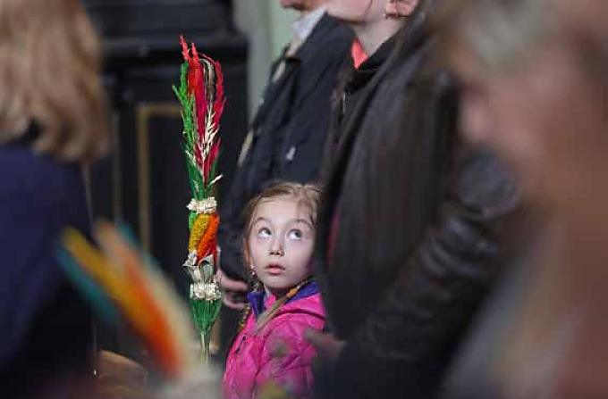 Zuschauerin in der Kirche Zuschauerin in der Kirche