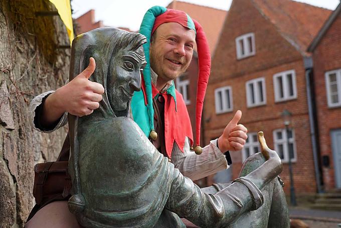 Dreadlocks unter der Schellenkappe